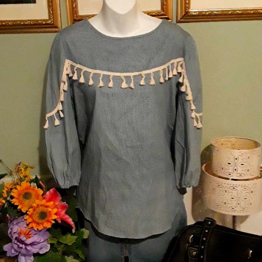 🌻🌻PRICE DROP NWT BEAUTIFUL BLOUSE